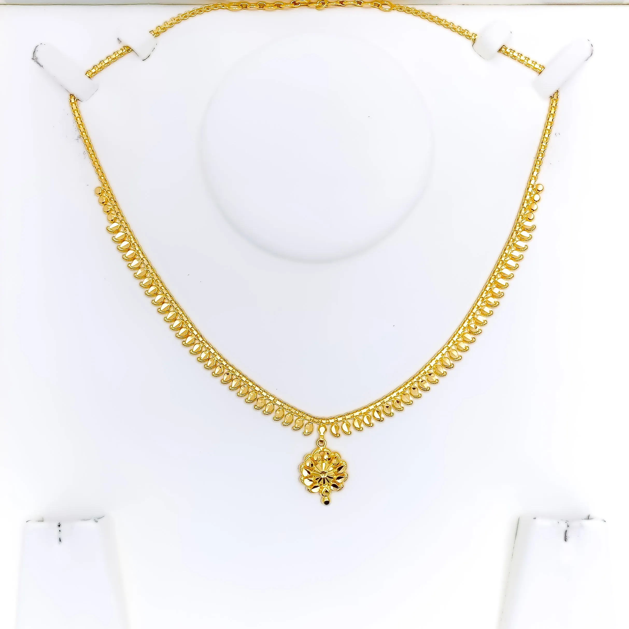 Attractive Floral 22k Gold Necklace