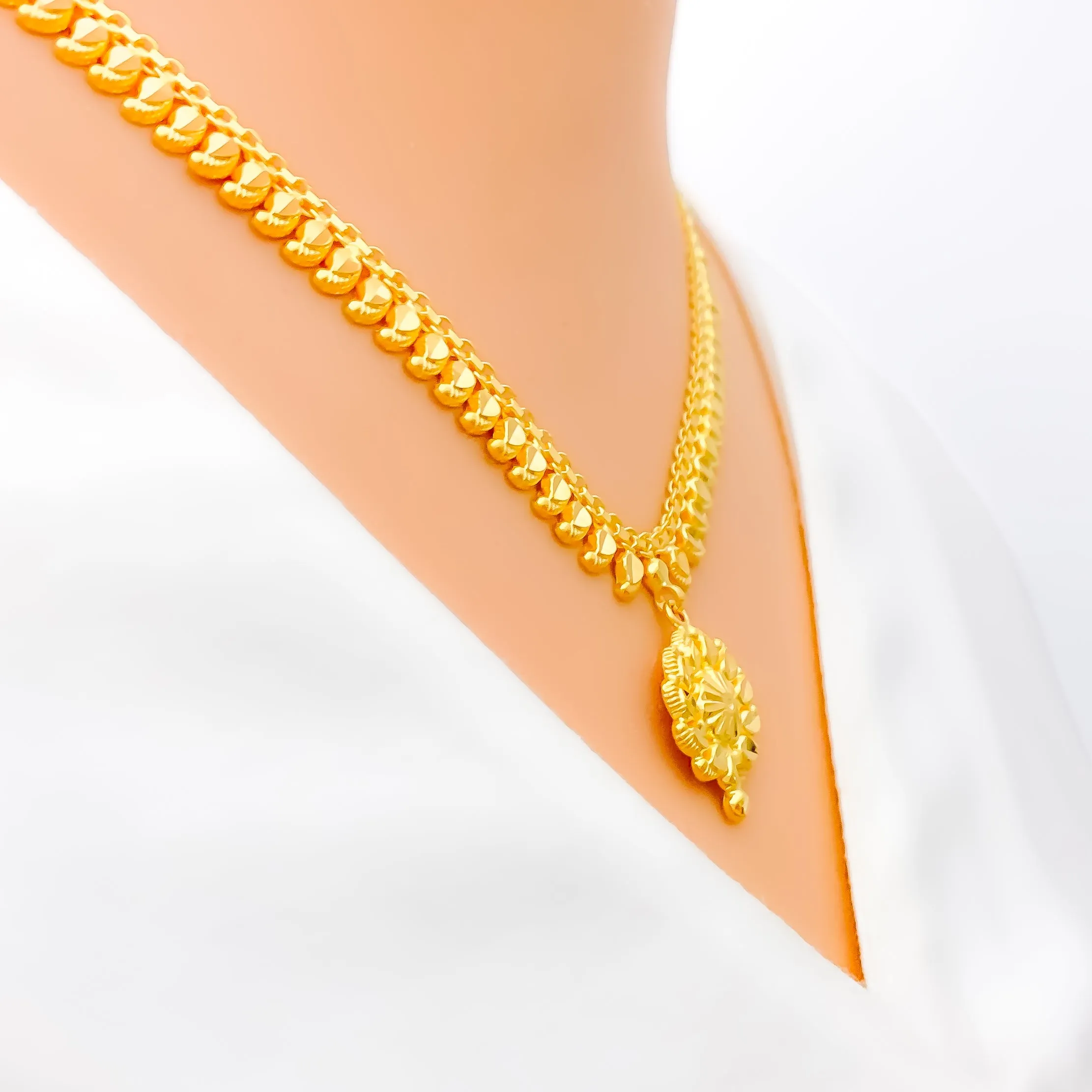 Attractive Floral 22k Gold Necklace