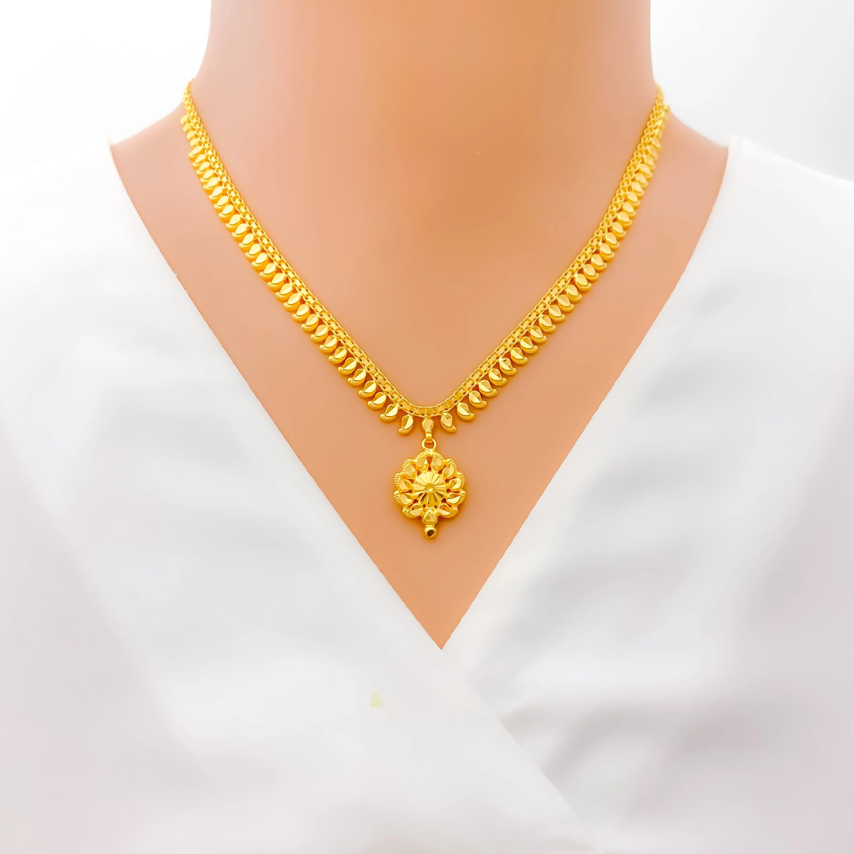 Attractive Floral 22k Gold Necklace