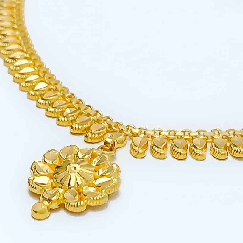 Attractive Floral 22k Gold Necklace