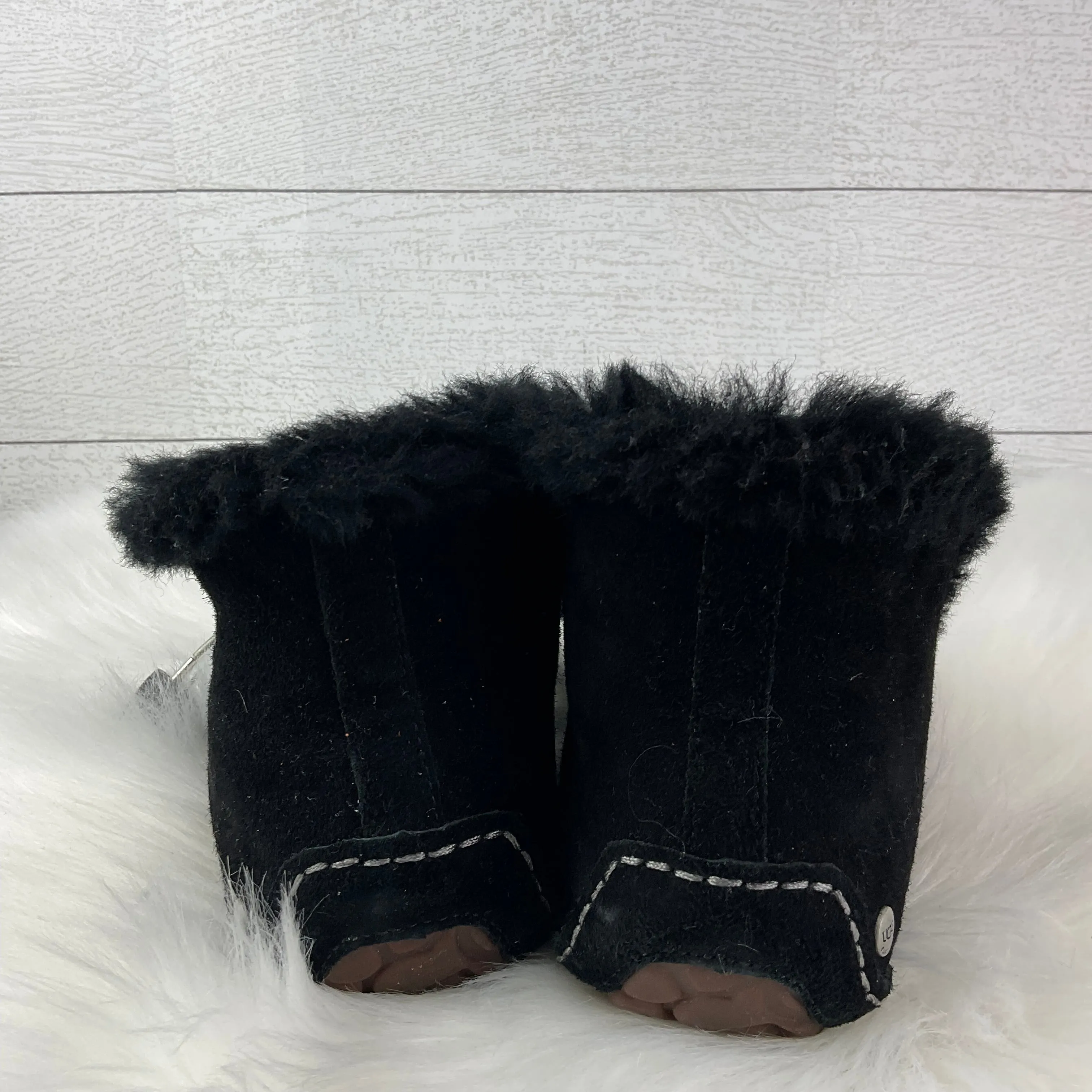 Boots Designer By Ugg In Black, Size: 6