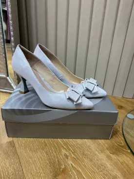 Emis Low Heel Silver Bow Court