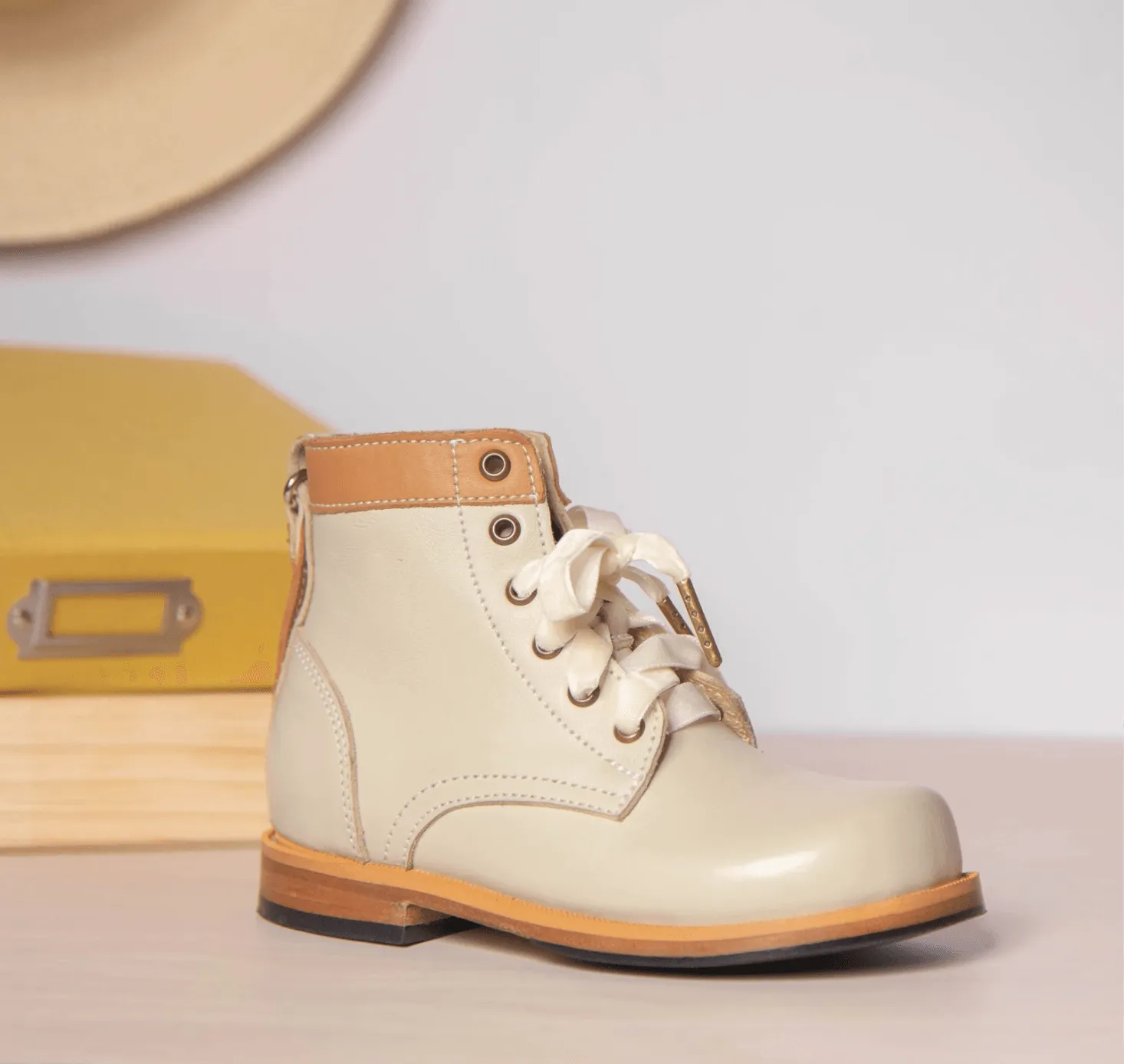 WMK22361 - Oliver Luxe Boots - Bone Beige